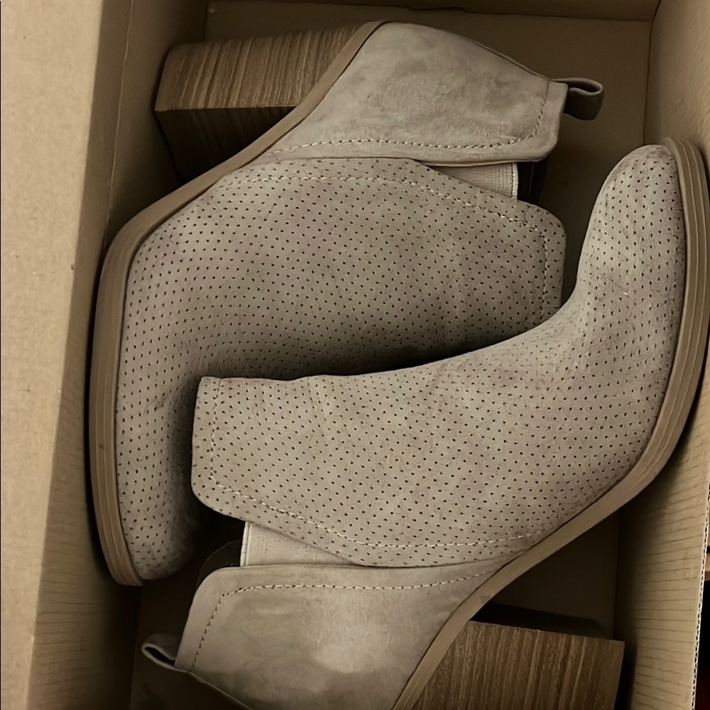 Women's Suede Ankle Boots - Gray
